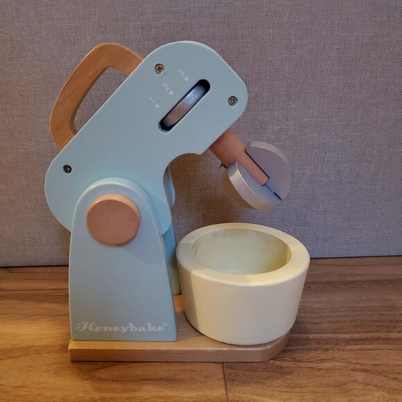 Le Toy Van Bakers Mixer Set Wooden Play Baking Mixer and Bowl - Picture 2 of 5